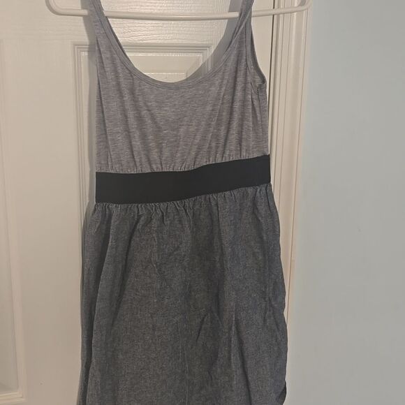 Xhilaration Light Gray Top - Picture 2 of 5